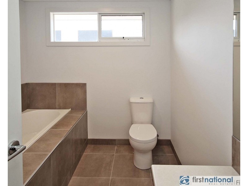 3/2 Mundaring Drive, Cranbourne VIC 3977