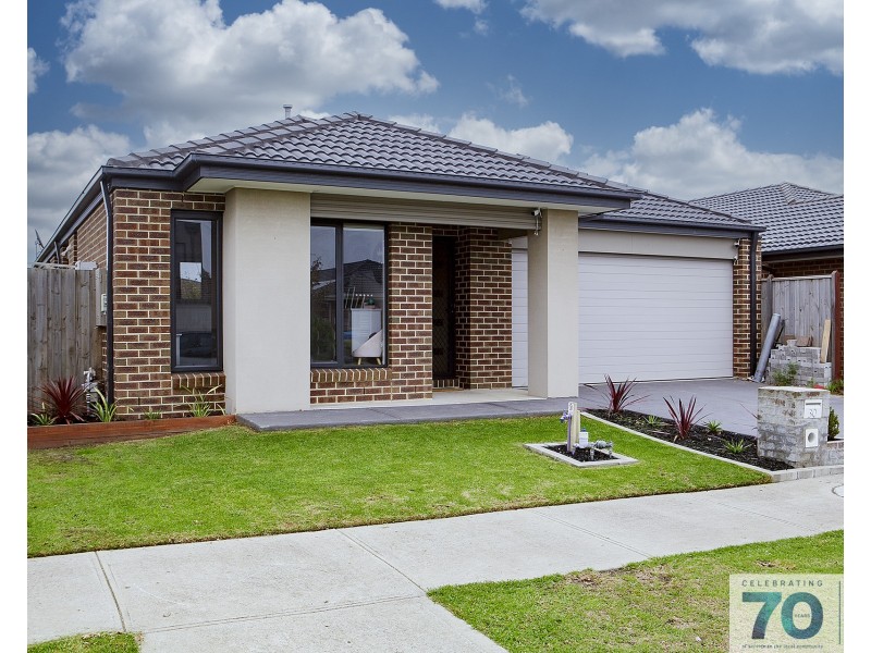 30 Saloon Circuit, Clyde North VIC 3978