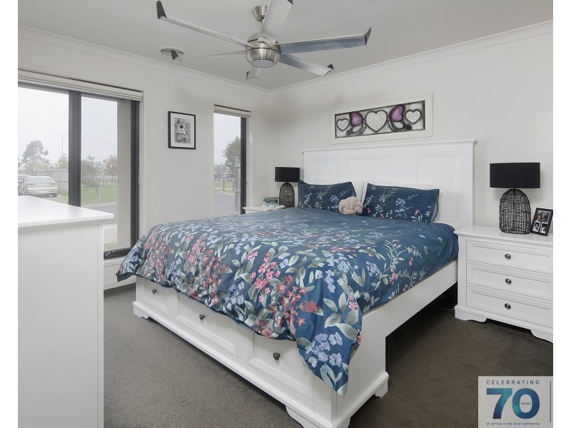 30 Saloon Circuit, Clyde North VIC 3978