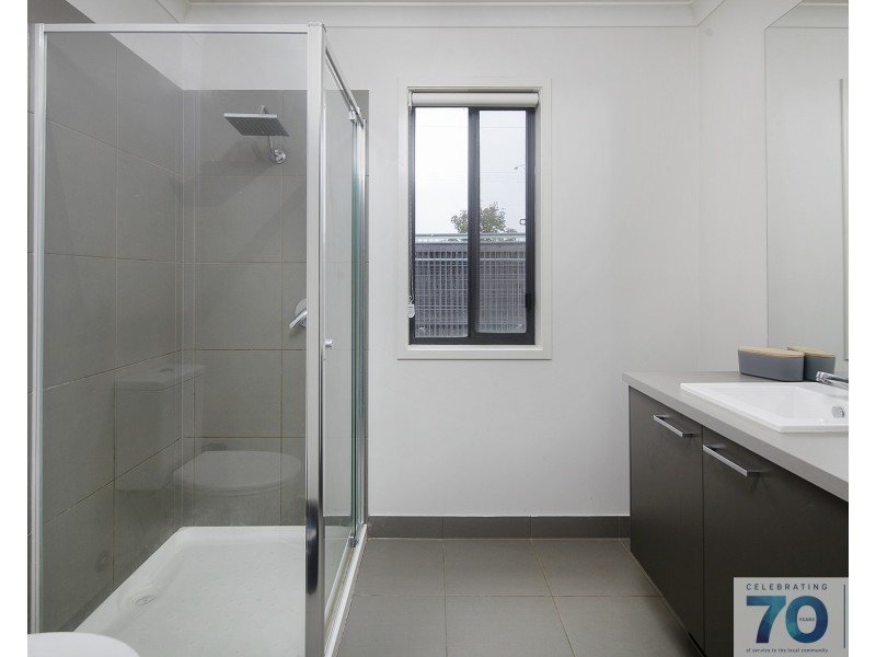 30 Saloon Circuit, Clyde North VIC 3978