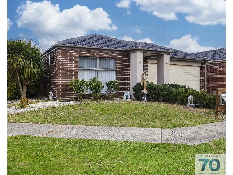9 Evesham Street, Cranbourne North VIC 3977