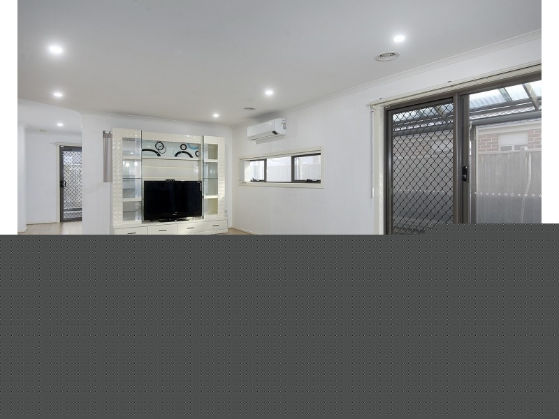 9 Evesham Street, Cranbourne North VIC 3977