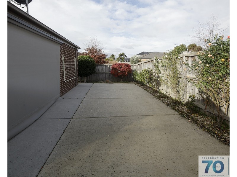 9 Evesham Street, Cranbourne North VIC 3977