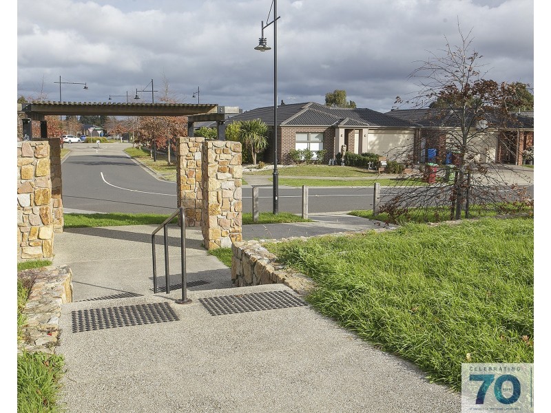 9 Evesham Street, Cranbourne North VIC 3977