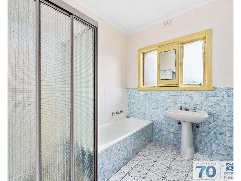 18 Olive Road, Devon Meadows VIC 3977