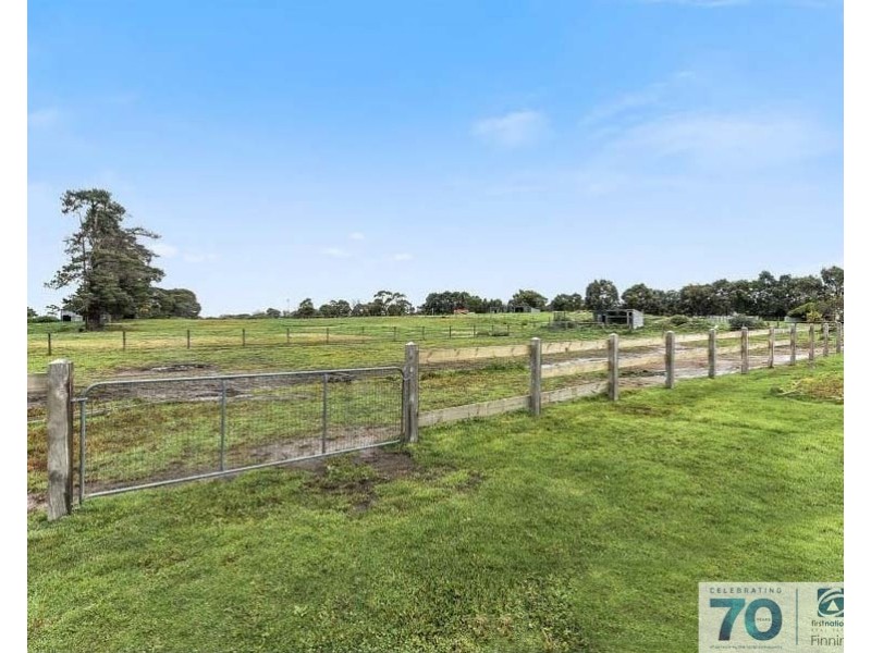 18 Olive Road, Devon Meadows VIC 3977