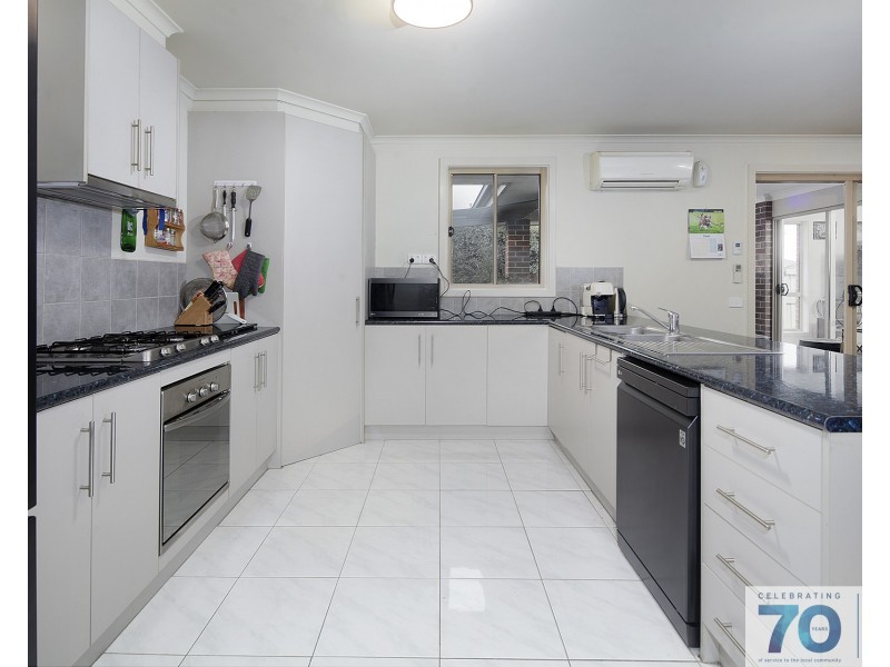 9 Dryandra Place, Cranbourne VIC 3977