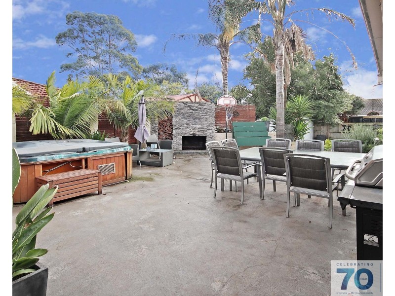 44 Willora Crescent, Cranbourne West VIC 3977