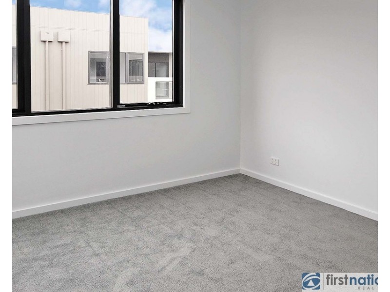 8 Push Pea Way, Cranbourne West VIC 3977