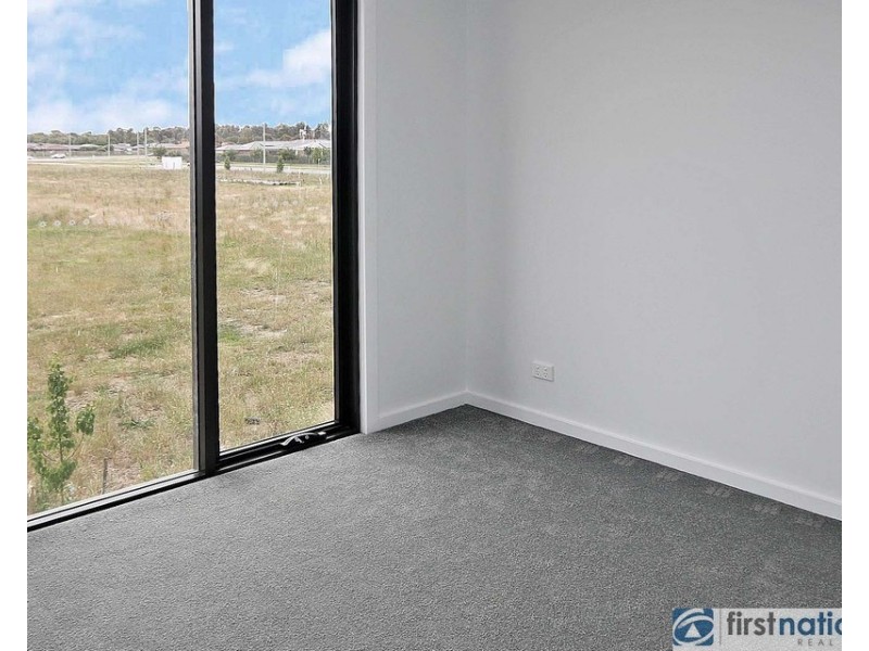 8 Push Pea Way, Cranbourne West VIC 3977