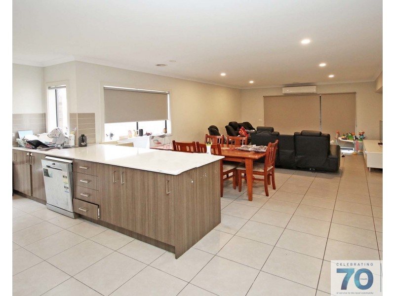4 Fiorelli Boulevard, Cranbourne East VIC 3977