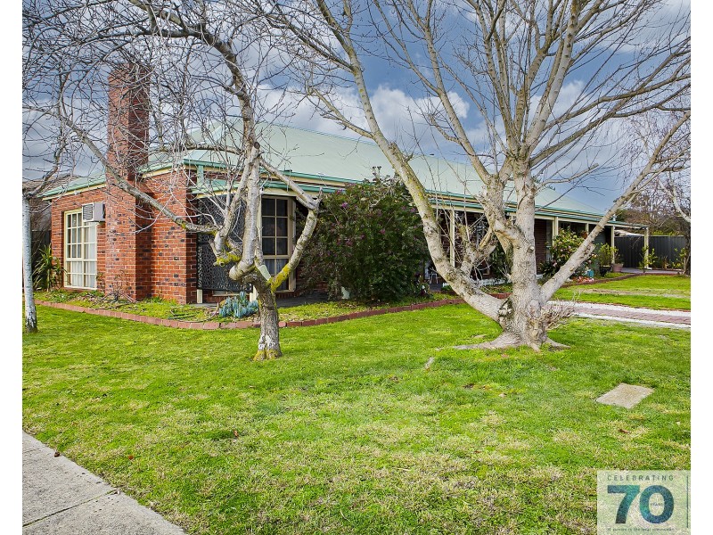 6 Hoya Court, Cranbourne North VIC 3977