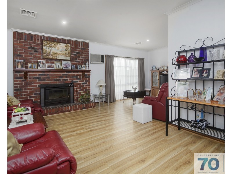 6 Hoya Court, Cranbourne North VIC 3977