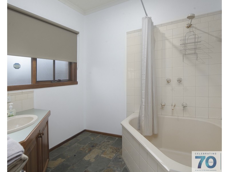 6 Hoya Court, Cranbourne North VIC 3977