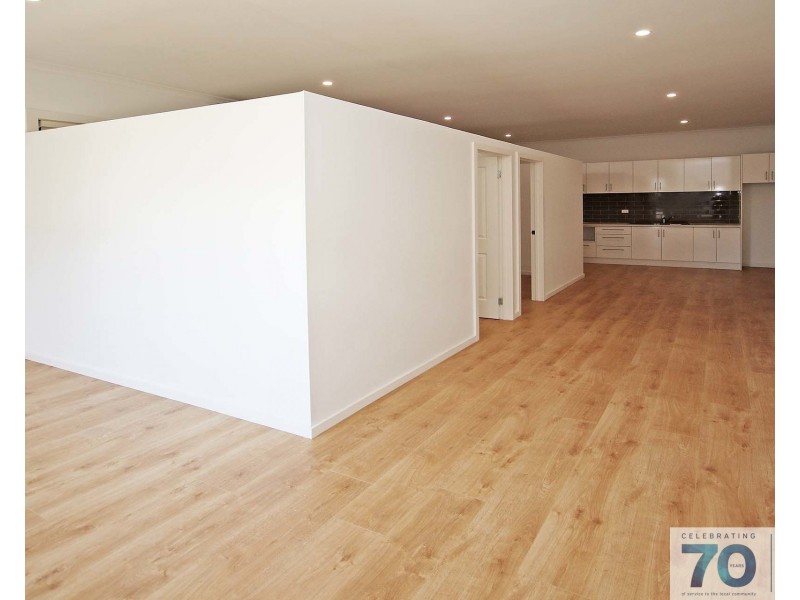 12 Powell Way, Cranbourne West VIC 3977