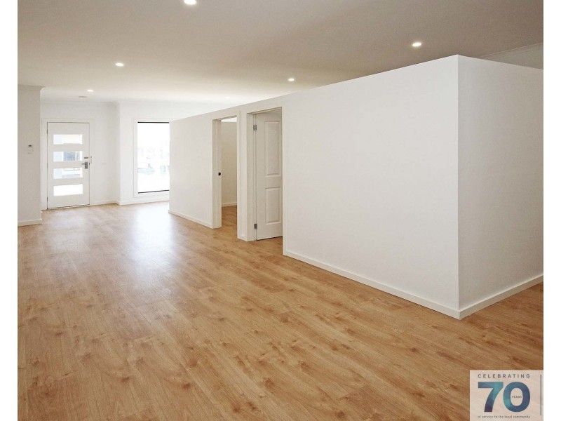 12 Powell Way, Cranbourne West VIC 3977