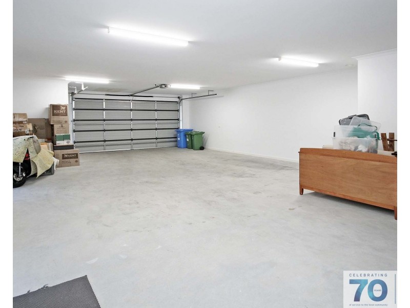 12 Powell Way, Cranbourne West VIC 3977