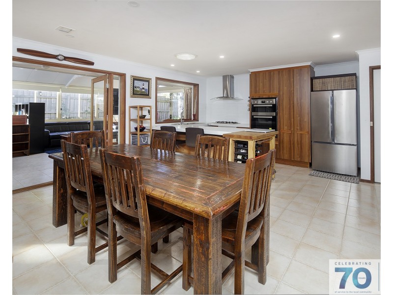 9 Laggan Court, Endeavour Hills VIC 3802