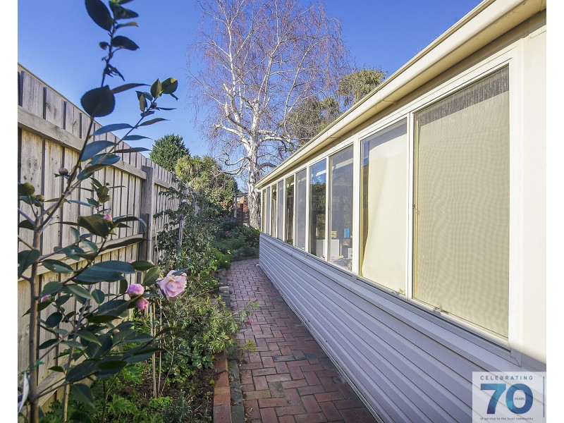 9 Laggan Court, Endeavour Hills VIC 3802