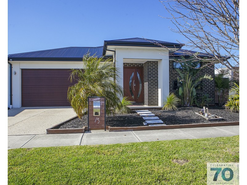 15 Lindwall Drive, Cranbourne West VIC 3977