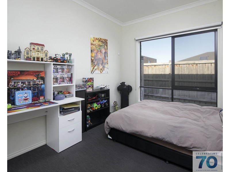 15 Lindwall Drive, Cranbourne West VIC 3977
