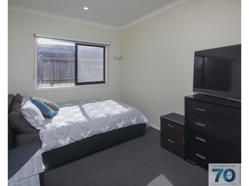 15 Lindwall Drive, Cranbourne West VIC 3977
