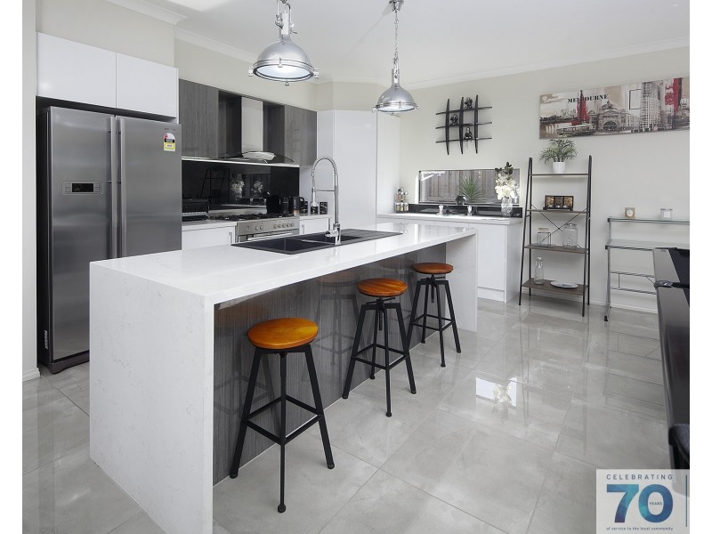 15 Lindwall Drive, Cranbourne West VIC 3977