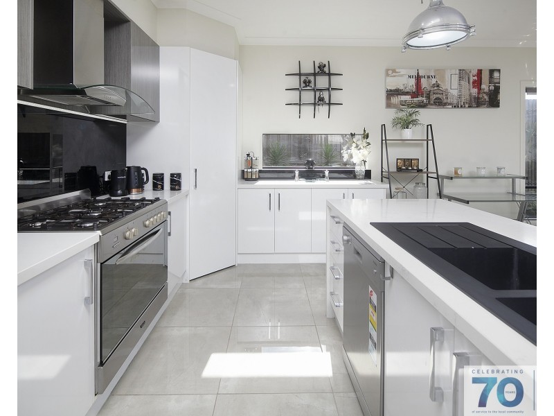 15 Lindwall Drive, Cranbourne West VIC 3977
