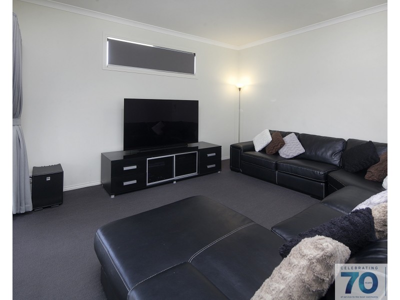 15 Lindwall Drive, Cranbourne West VIC 3977