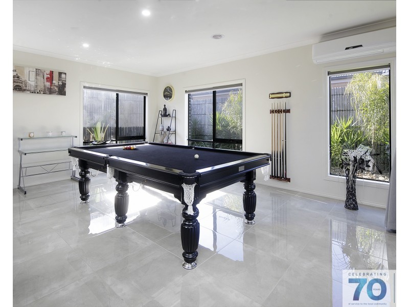 15 Lindwall Drive, Cranbourne West VIC 3977