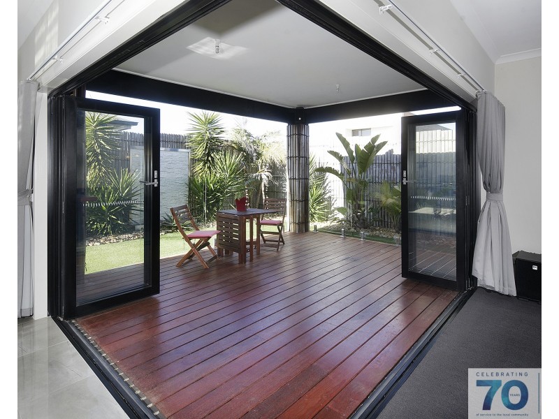 15 Lindwall Drive, Cranbourne West VIC 3977