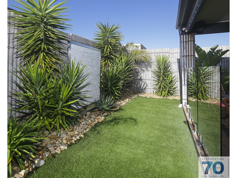 15 Lindwall Drive, Cranbourne West VIC 3977