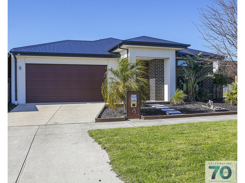 15 Lindwall Drive, Cranbourne West VIC 3977