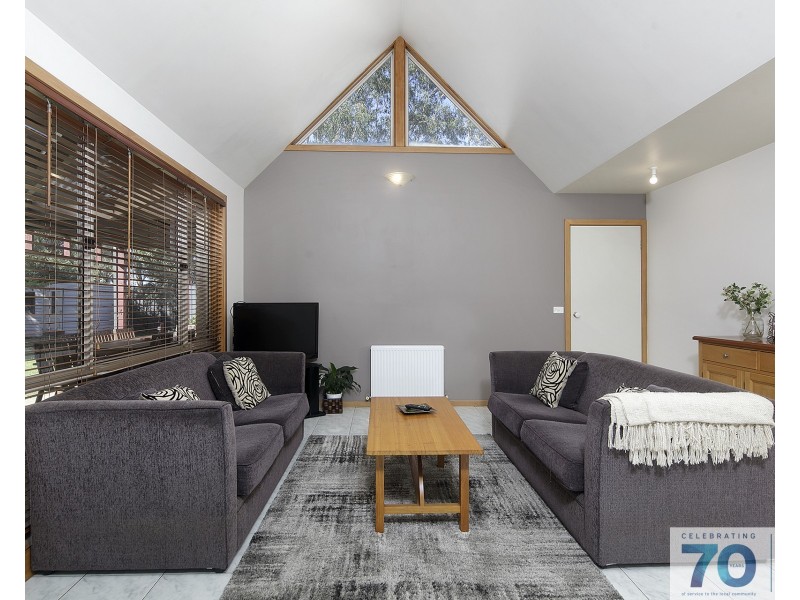 11 Earlston Circuit, Cranbourne VIC 3977