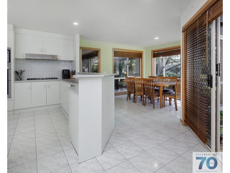 11 Earlston Circuit, Cranbourne VIC 3977