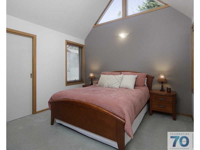11 Earlston Circuit, Cranbourne VIC 3977