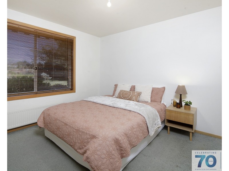 11 Earlston Circuit, Cranbourne VIC 3977