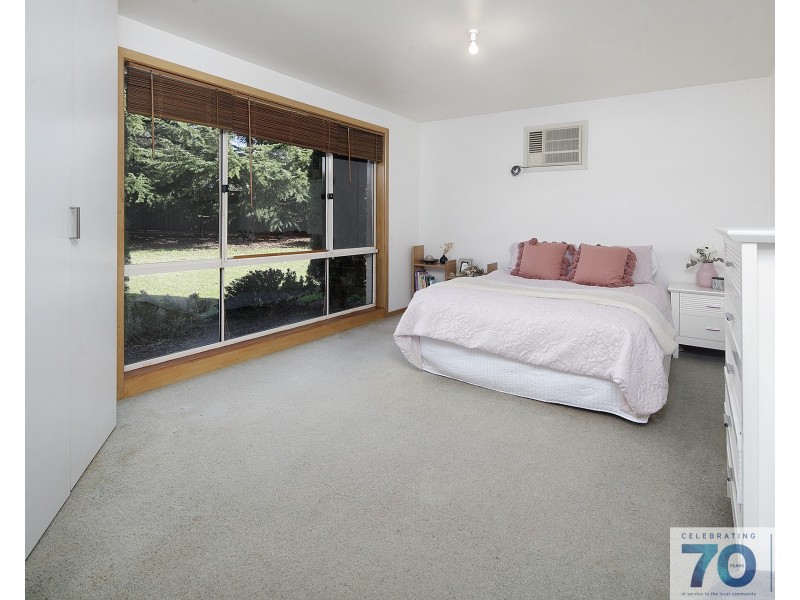 11 Earlston Circuit, Cranbourne VIC 3977