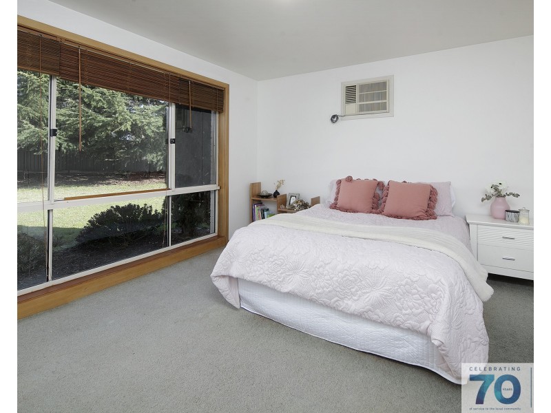 11 Earlston Circuit, Cranbourne VIC 3977