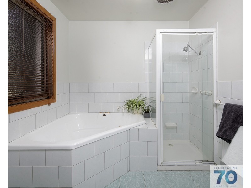 11 Earlston Circuit, Cranbourne VIC 3977