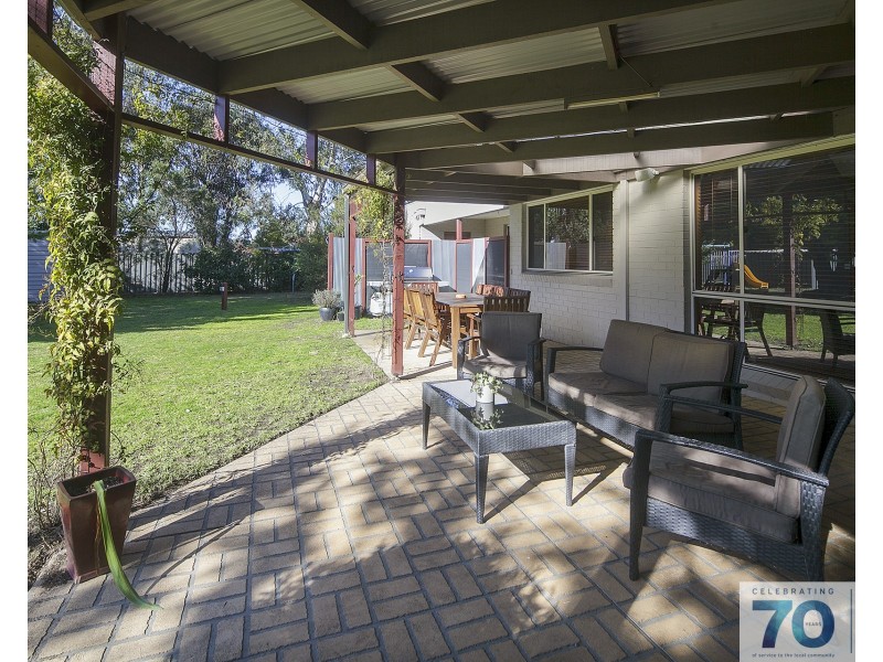 11 Earlston Circuit, Cranbourne VIC 3977