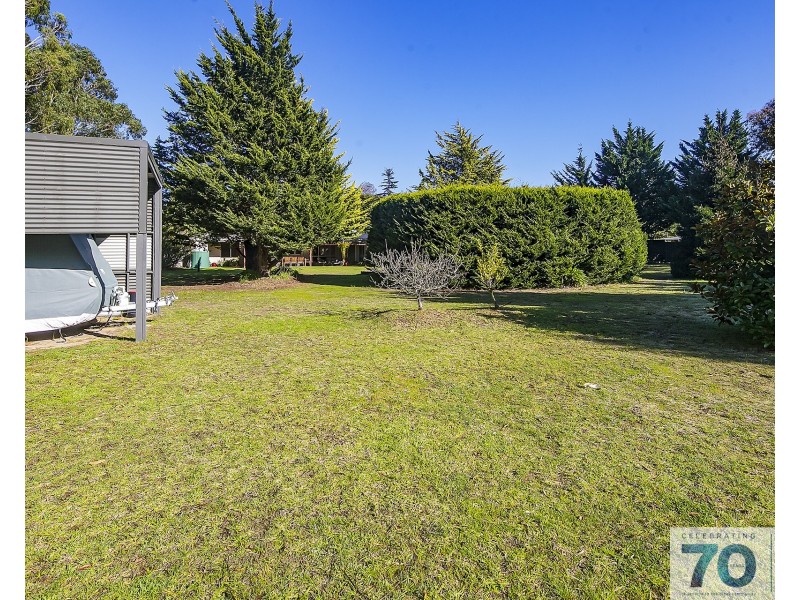11 Earlston Circuit, Cranbourne VIC 3977