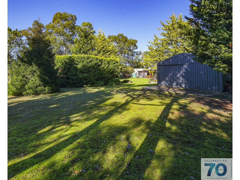 11 Earlston Circuit, Cranbourne VIC 3977