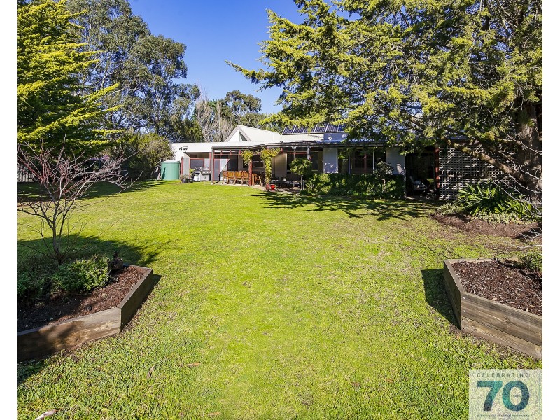 11 Earlston Circuit, Cranbourne VIC 3977