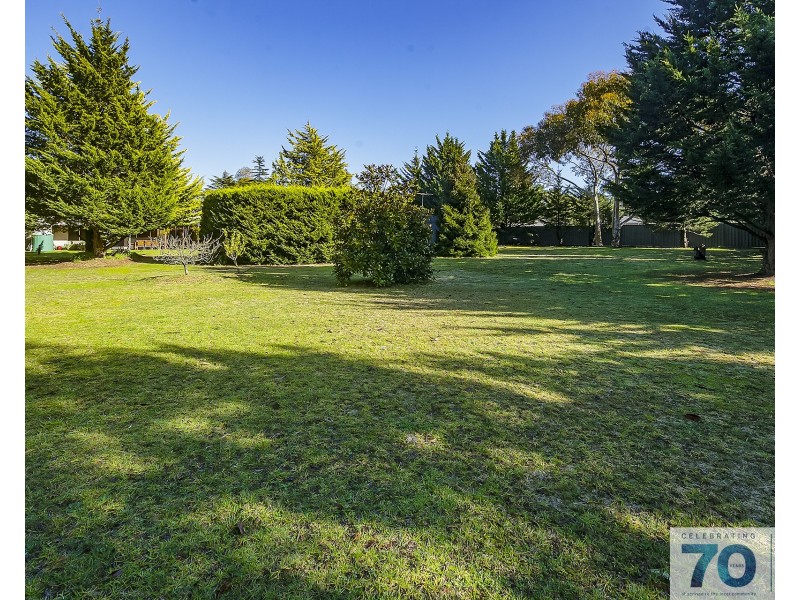 11 Earlston Circuit, Cranbourne VIC 3977