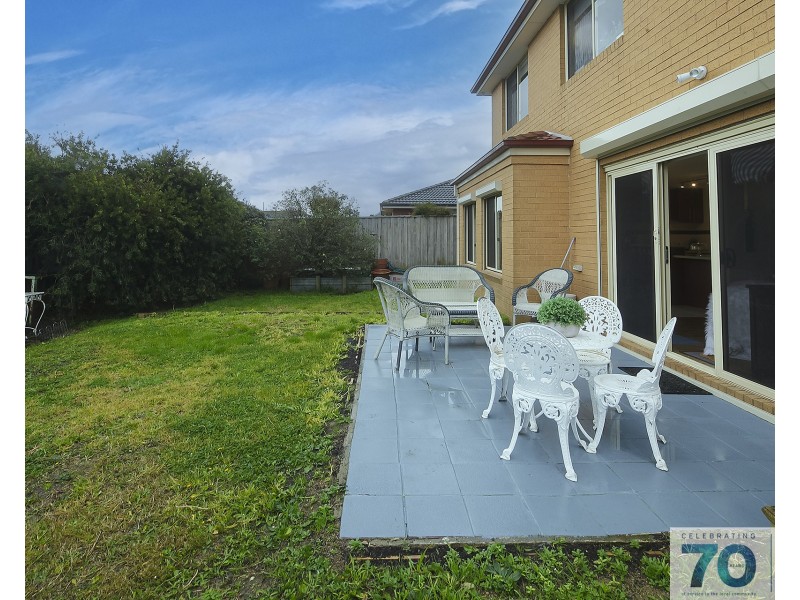24 Silky Oak Drive, Cranbourne VIC 3977