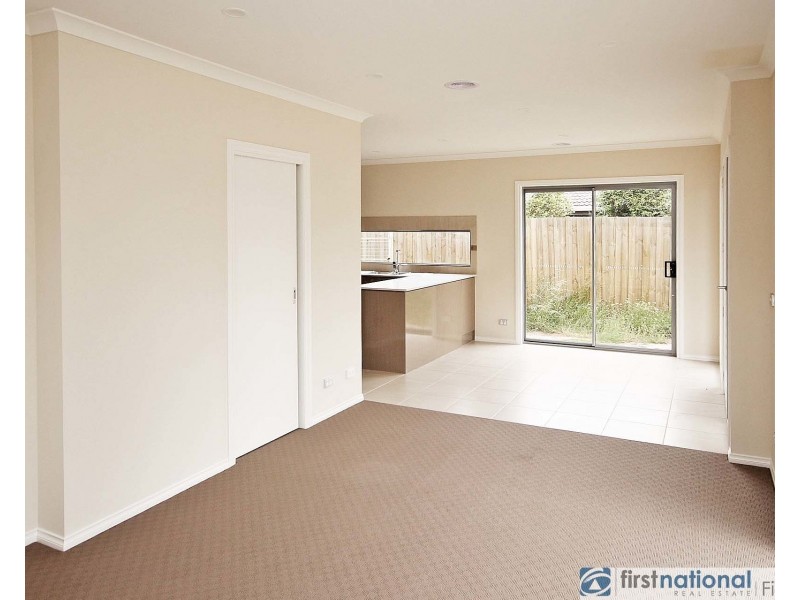 1/17 Valepark Crescent, Cranbourne VIC 3977