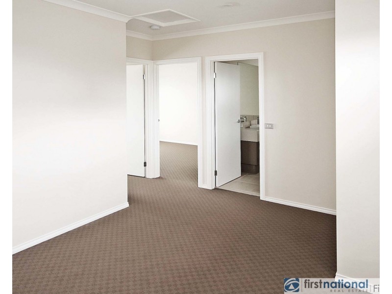 1/17 Valepark Crescent, Cranbourne VIC 3977