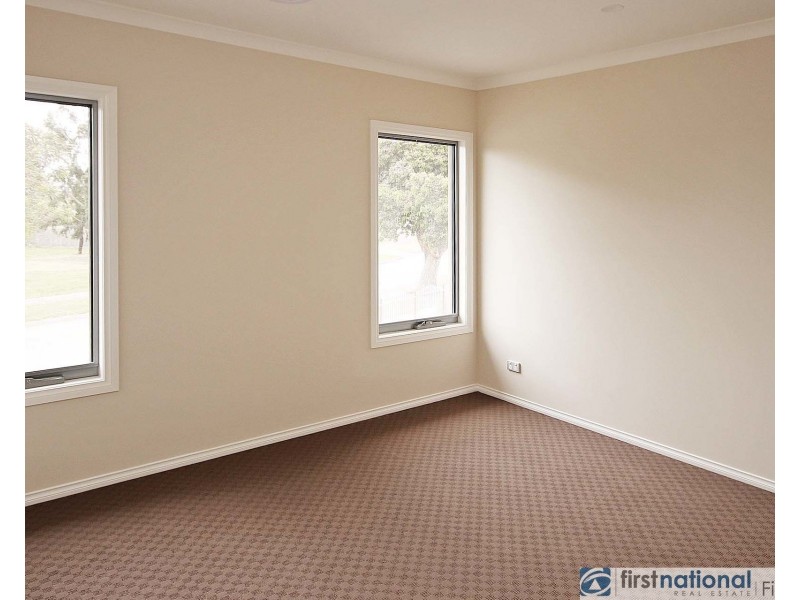 1/17 Valepark Crescent, Cranbourne VIC 3977