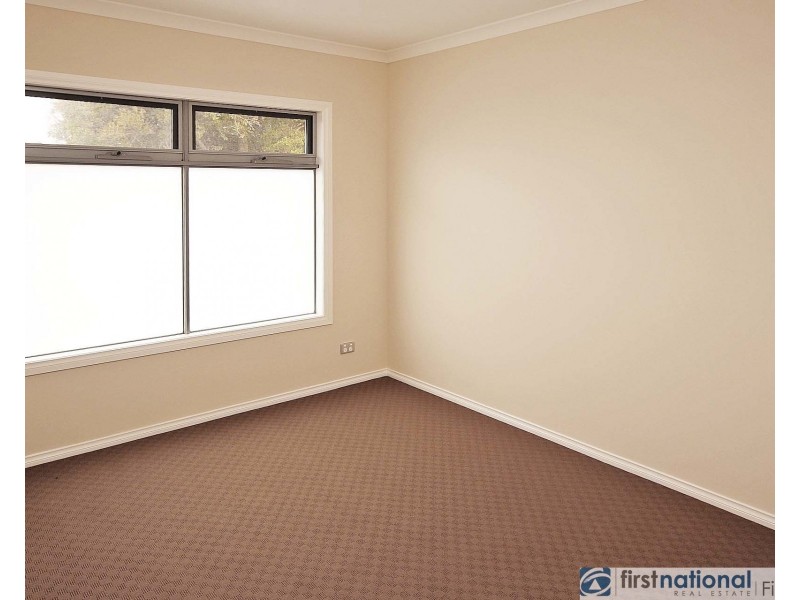 1/17 Valepark Crescent, Cranbourne VIC 3977